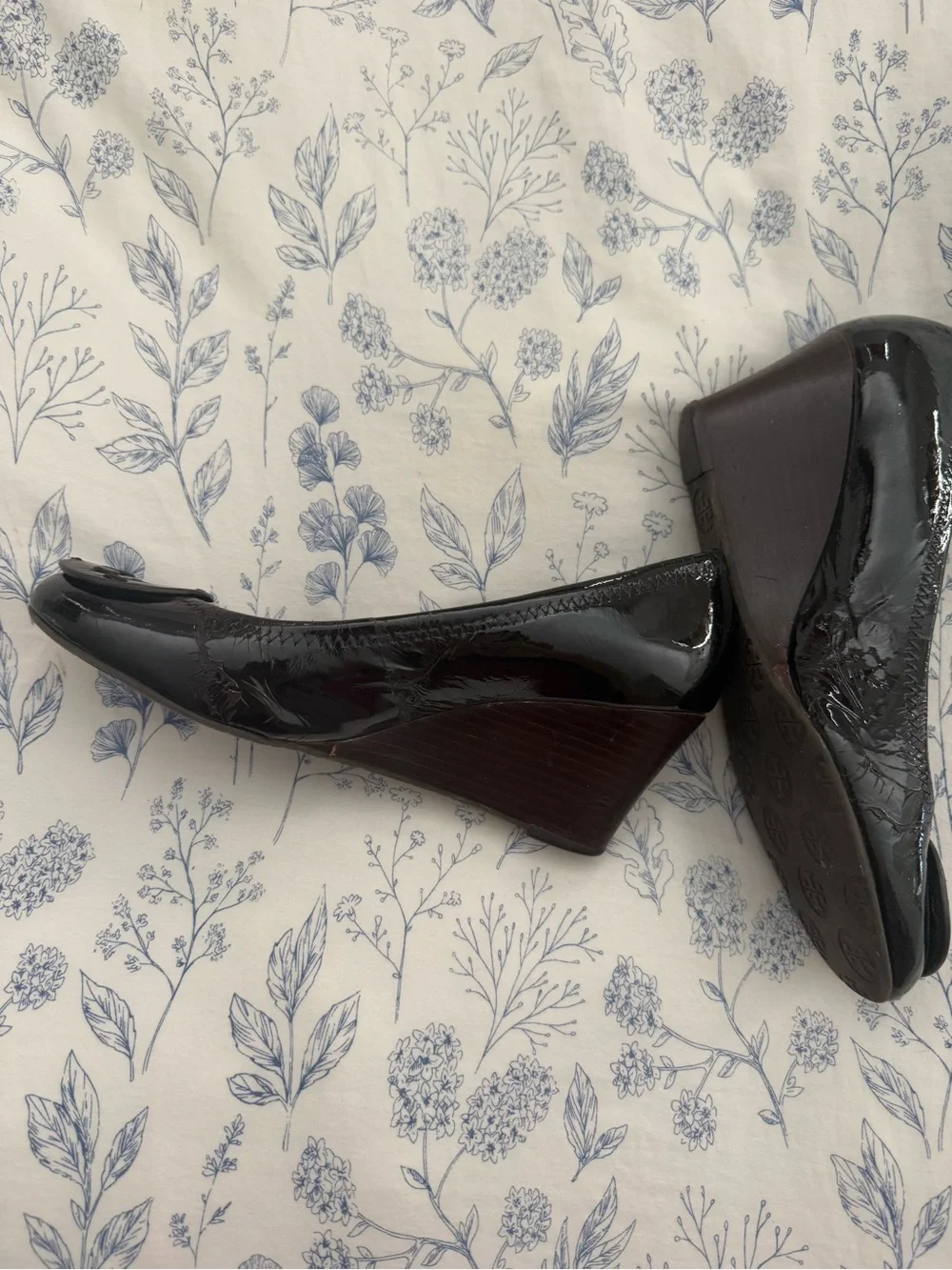 Tory Burch Black Patent Leather Logo Wedge Pumps Shoes
